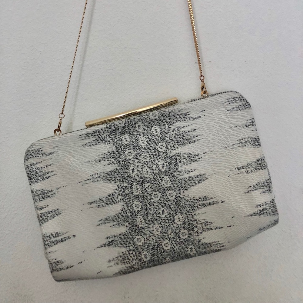 Vince Camuto Ivory/ Beige Purse✨
